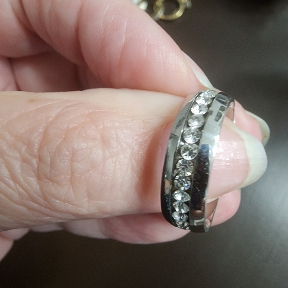 Silver Tone Rhinestone Ring Size 8 - Picture 2 of 5